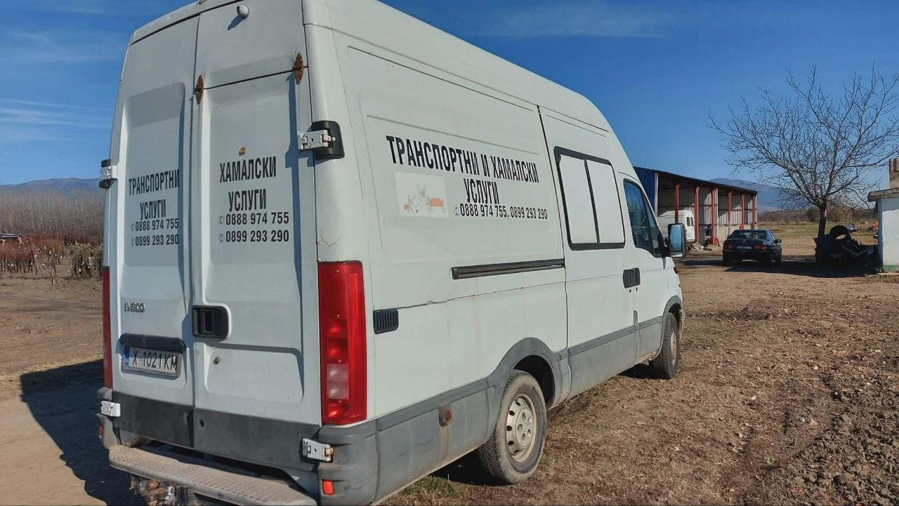 Бус на КРАТОС — транспортни и хамалски услуги